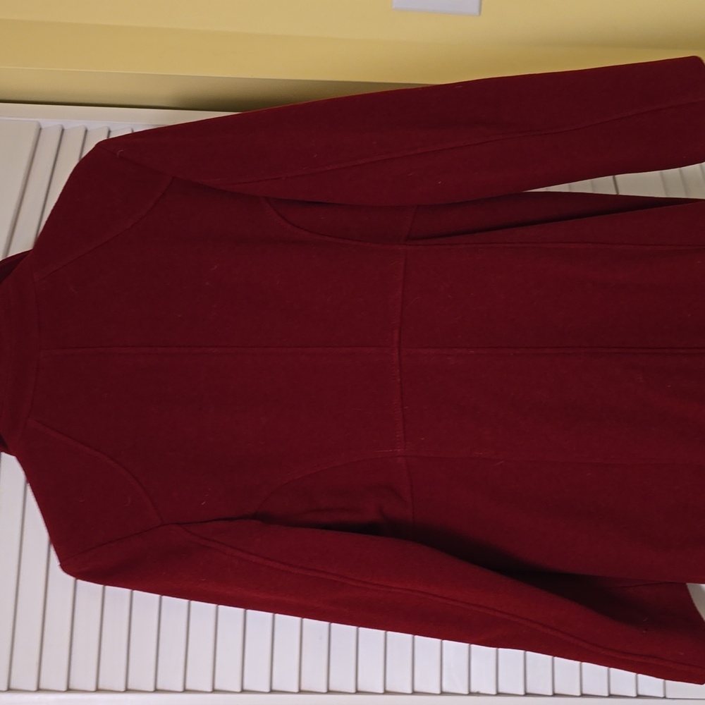 Red coat - Picture 3 of 4